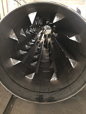 回轉(zhuǎn)圓筒干燥機內(nèi)部結(jié)構(gòu)1.JPG 回轉(zhuǎn)圓筒干燥機內(nèi)部結(jié)構(gòu)1.JPG